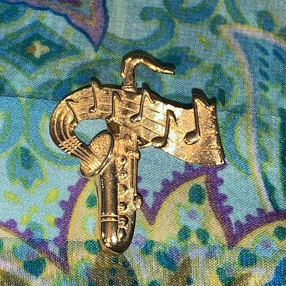 JJ Gold Tone Musical Trombone Lapel Tack Pin - Picture 2 of 13